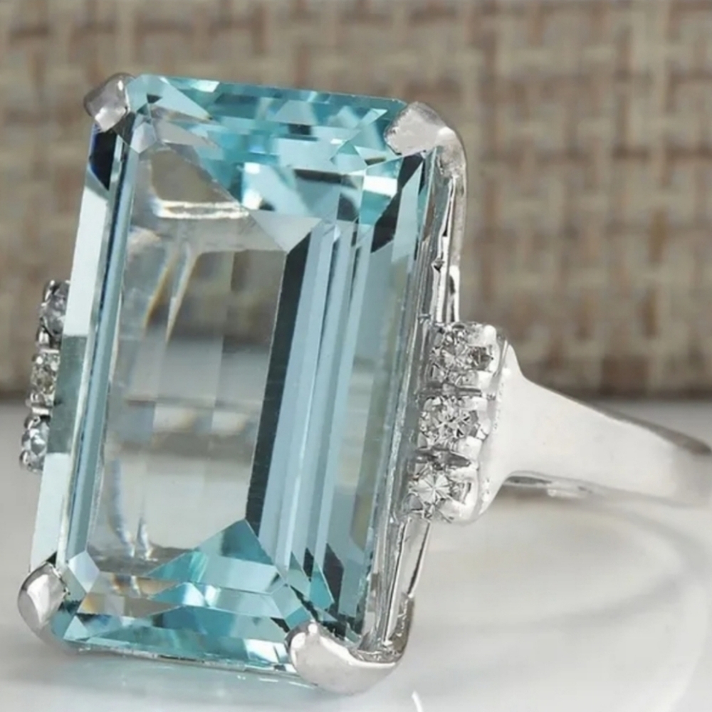 NWT Blue Stunner Ring